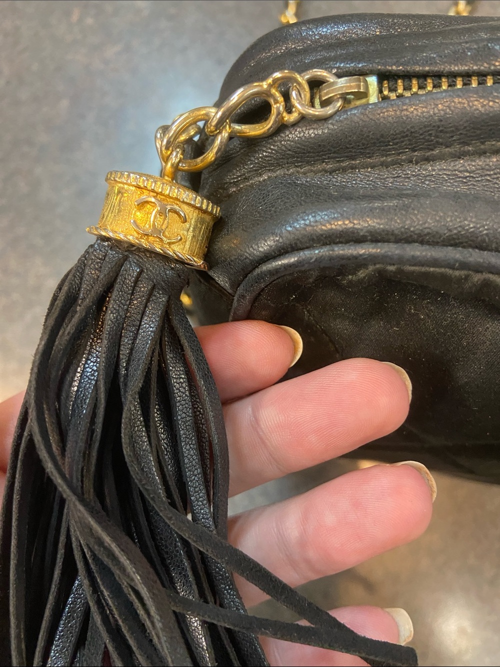 CHANEL Black Quilted Crossbody Bag with Gold Chain and Tassel - Picture 4 of 8